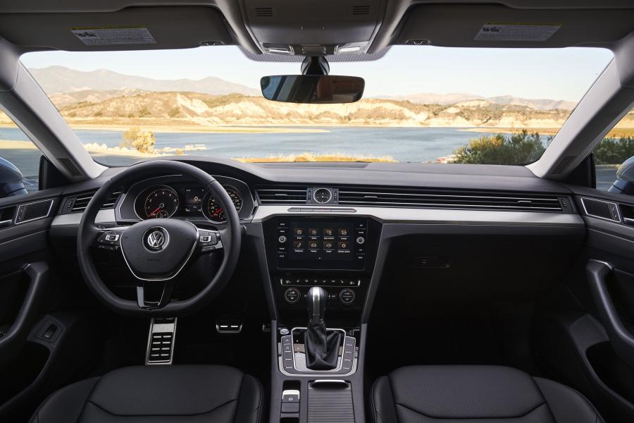 Торпедо Volkswagen Arteon 4Motion 2018 года  (NA) (фото 28 из 41)